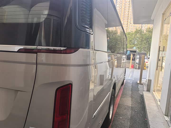 Hongqi Guoyue 2024 2024款 3.0T 旗舰版 17座