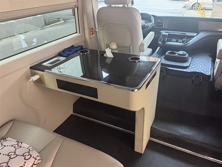 Hongqi Guoyue 2024 2024款 3.0T 旗舰版 17座