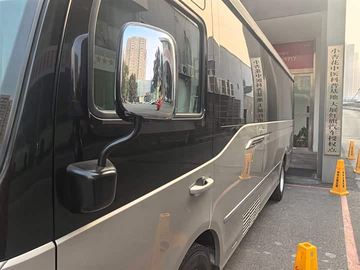 Hongqi Guoyue 2024 2024款 3.0T 旗舰版 17座