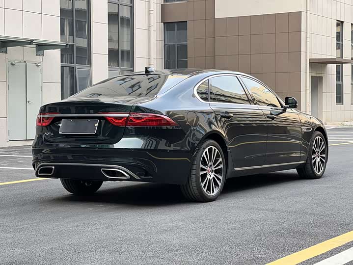 Jaguar XF L 2024 2024款 2.0T P250 两驱尊享豪华版