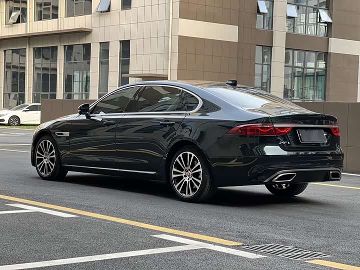 Jaguar XF L 2024 2024款 2.0T P250 两驱尊享豪华版