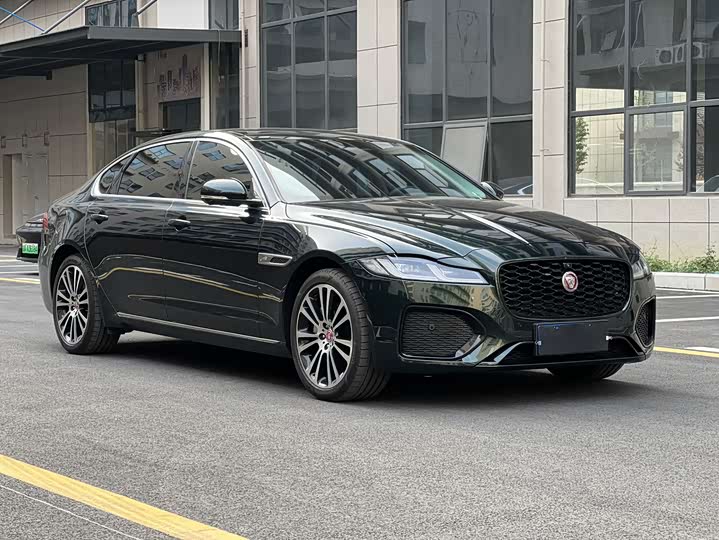 Jaguar XF L 2024 2024款 2.0T P250 两驱尊享豪华版