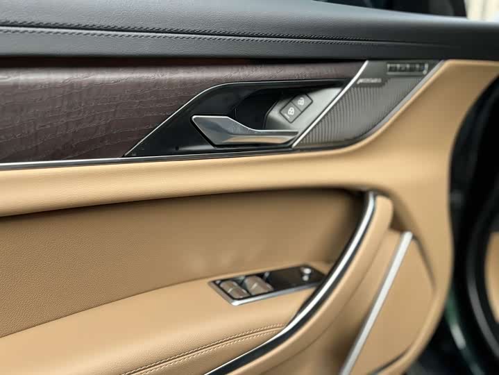 Jaguar XF L 2024 2024款 2.0T P250 两驱尊享豪华版