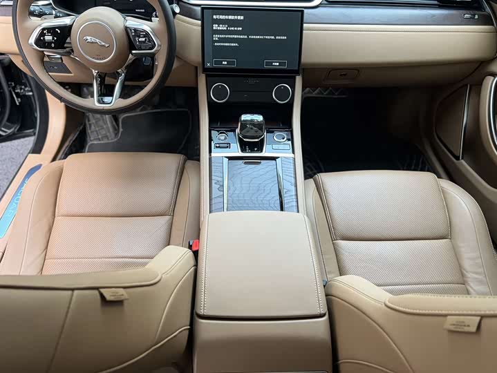 Jaguar XF L 2024 2024款 2.0T P250 两驱尊享豪华版
