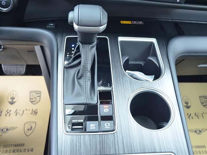 Toyota Granvia 2026 2026款 2.5L混动 尊贵PLUS四驱版