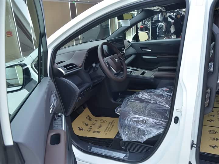 Toyota Granvia 2026 2026款 2.5L混动 尊贵PLUS四驱版