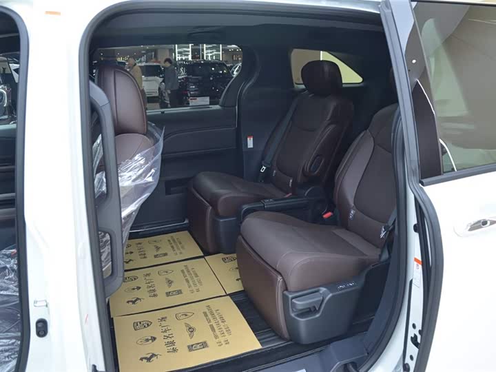 Toyota Granvia 2026 2026款 2.5L混动 尊贵PLUS四驱版