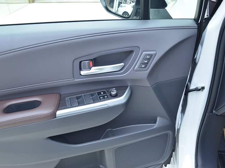 Toyota Granvia 2026 2026款 2.5L混动 尊贵PLUS四驱版