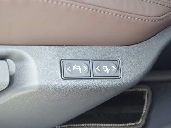 Toyota Granvia 2026 2026款 2.5L混动 尊贵PLUS四驱版