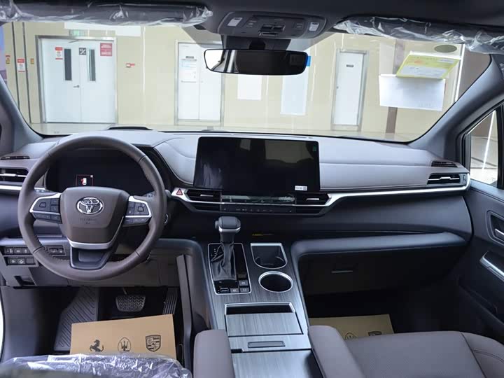 Toyota Granvia 2026 2026款 2.5L混动 尊贵PLUS四驱版