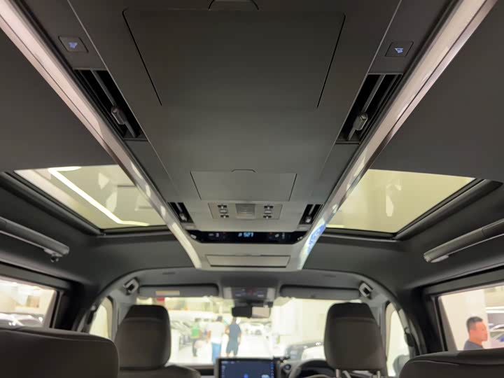 Toyota Alphard 2025 2025款 双擎 2.5L 尊贵黄金版