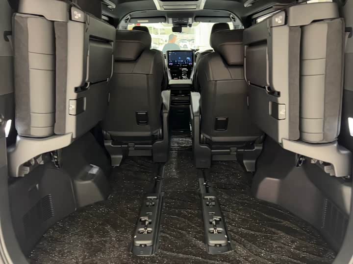 Toyota Alphard 2025 2025款 双擎 2.5L 尊贵黄金版