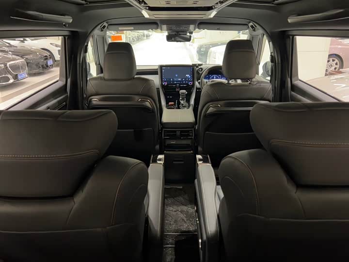 Toyota Alphard 2025 2025款 双擎 2.5L 尊贵黄金版