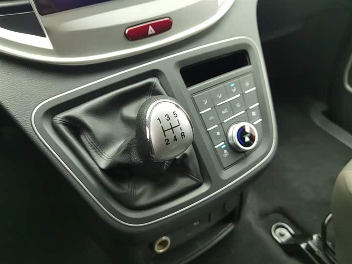 JAC Refine M4 2021 2021款 2.0L 手动舒适版