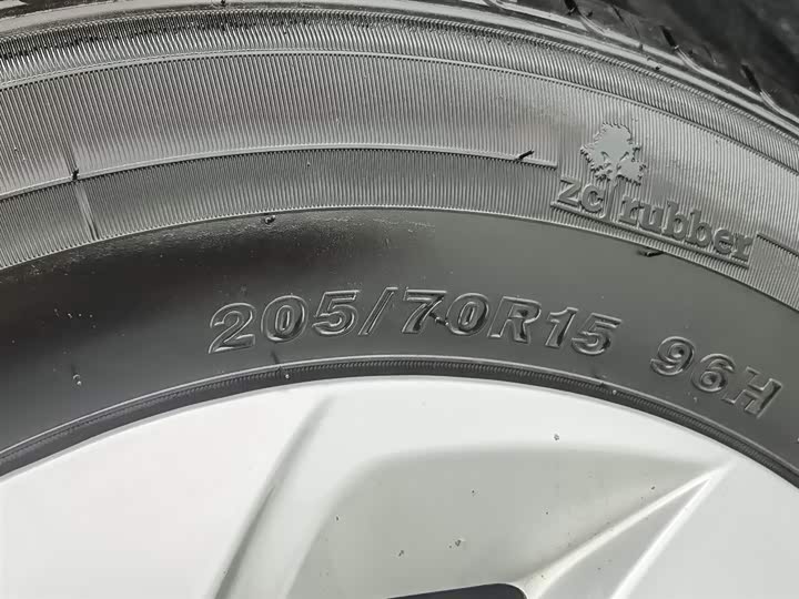 JAC Refine M4 2021 2021款 2.0L 手动舒适版
