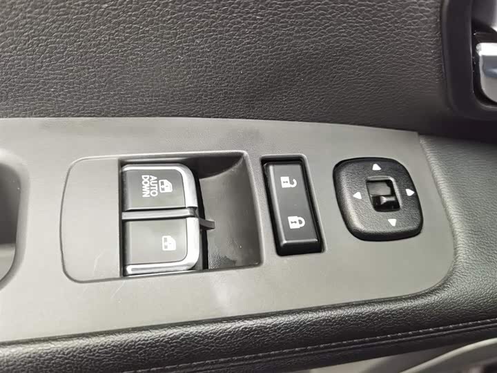 JAC Refine M4 2021 2021款 2.0L 手动舒适版