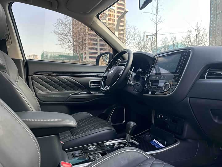 Mitsubishi Outlander 2021 2021款 2.4L 四驱曜动版 5座