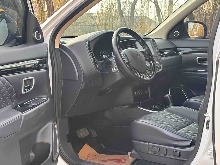 Mitsubishi Outlander 2021 2021款 2.4L 四驱曜动版 5座