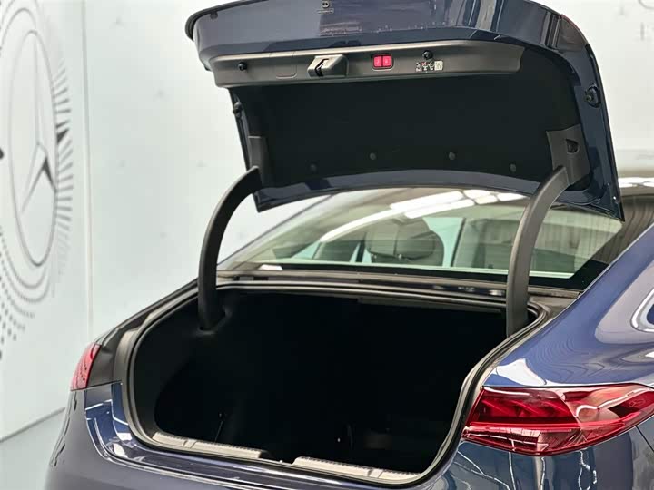 Mercedes-Benz EQE 2025 2025款 500 4MATIC 豪华版