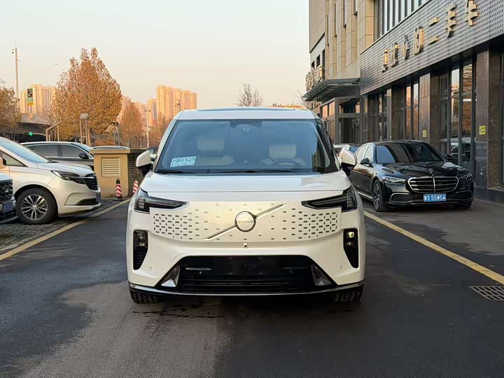 Volvo EM90 2025 2025款 Ultra 六座