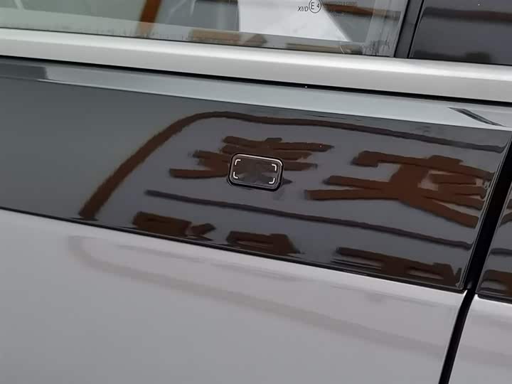 HiPhi Y 2023 2023款 765km 旗舰版