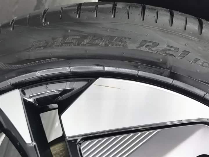 HiPhi Y 2023 2023款 765km 旗舰版