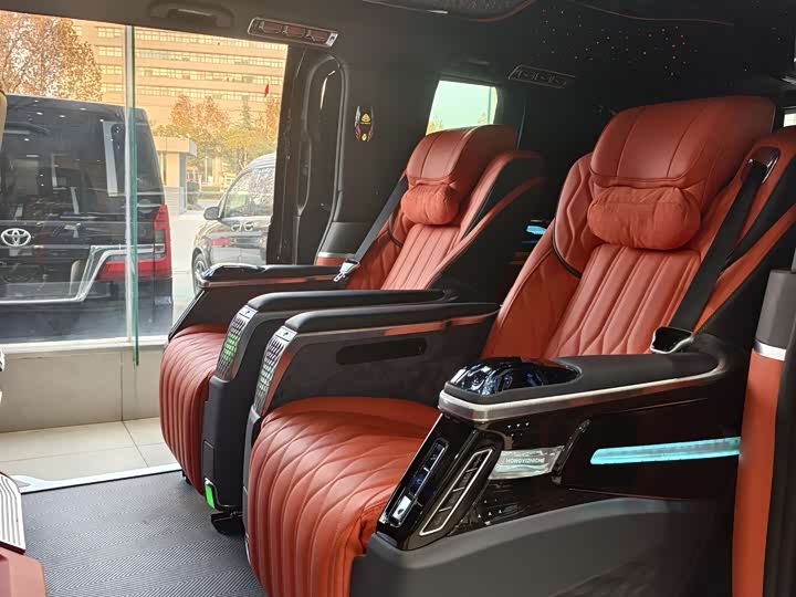 Mercedes-Benz V-Class 2024 2024款 V 300 L 长轴距豪华版