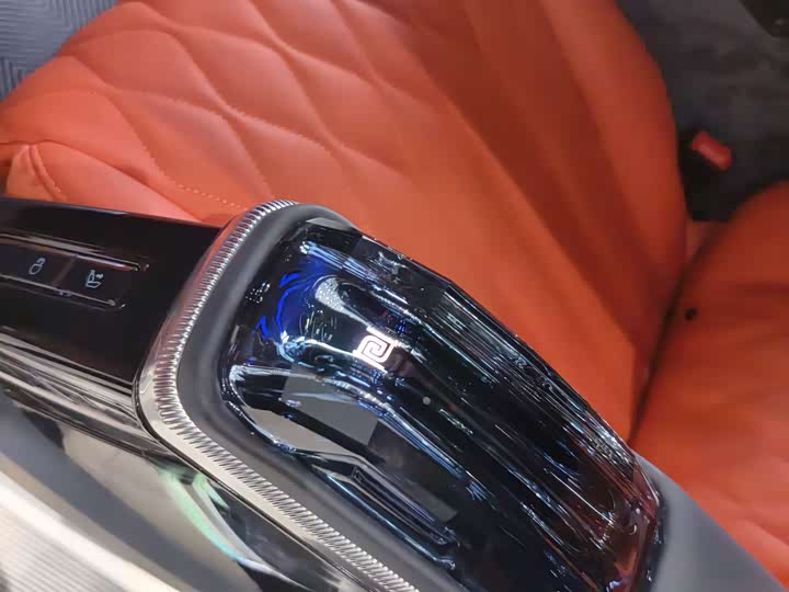 Mercedes-Benz V-Class 2024 2024款 V 300 L 长轴距豪华版