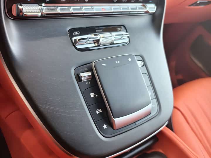 Mercedes-Benz V-Class 2024 2024款 V 300 L 长轴距豪华版