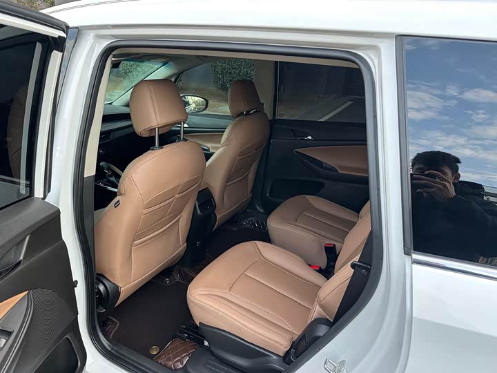 Buick GL6 2021 2021款 323T 轻混动互联豪华型