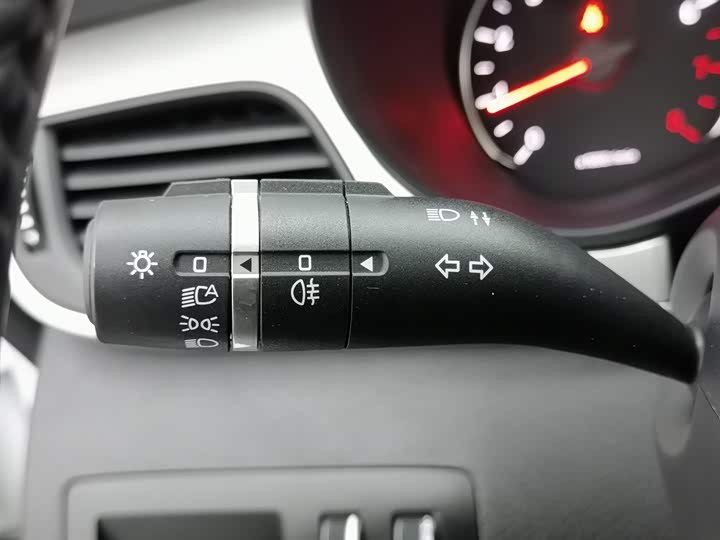 BYD Song Max 2021 2021款 升级版 1.5T 自动豪华型 6座