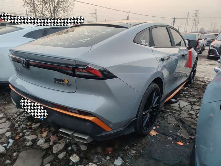 Changan UNI-V 2024 2024款 1.5T 尊贵运动型