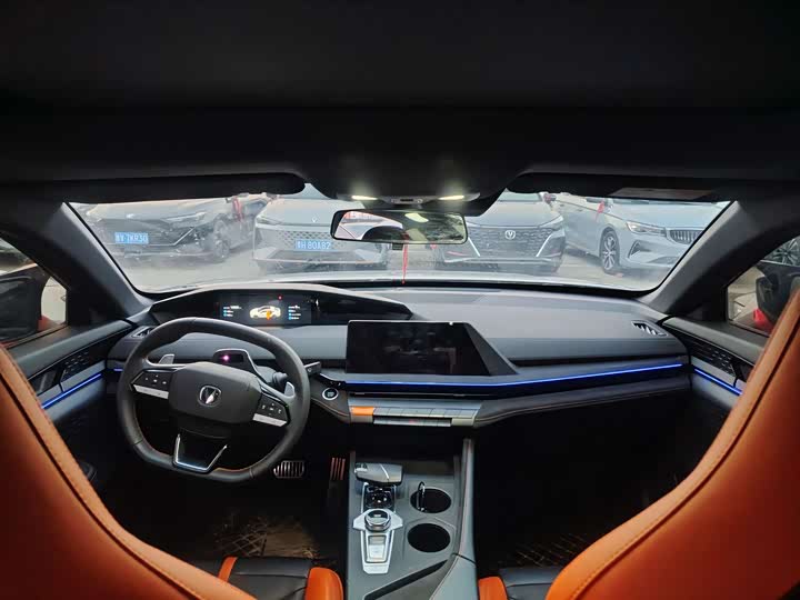 Changan UNI-V 2024 2024款 1.5T 尊贵运动型