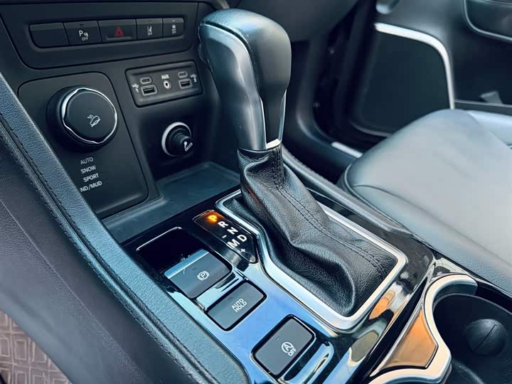 Jeep Grand Commander 2020 2020款 2.0T 四驱精英增强版