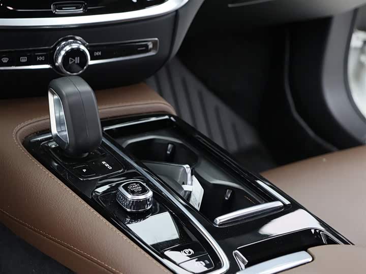 Volvo S60 Hybrid 2022 2022款 T8 E驱混动 四驱智逸豪华版