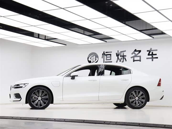 Volvo S60 Hybrid 2022 2022款 T8 E驱混动 四驱智逸豪华版