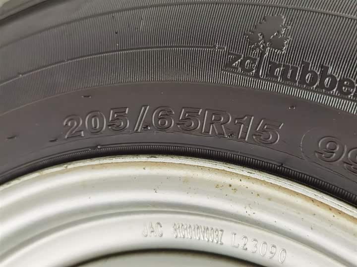 JAC Refine M3 2023 2023款 PLUS 1.5T 5/7座经典版