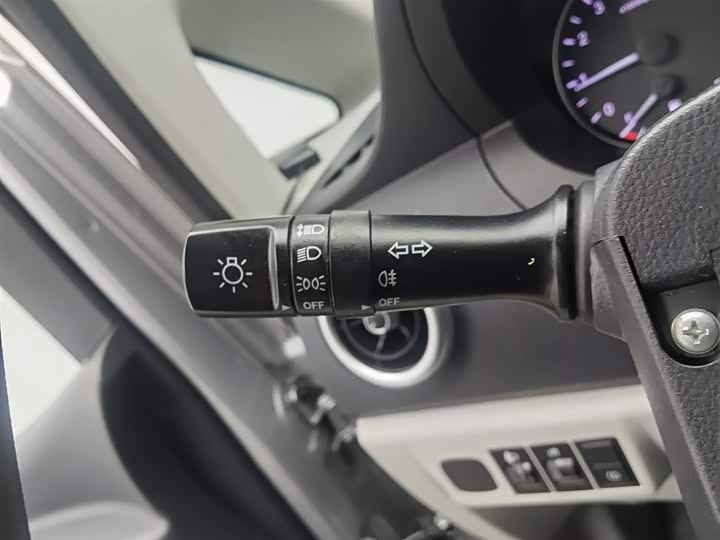 JAC Refine M3 2023 2023款 PLUS 1.5T 5/7座经典版