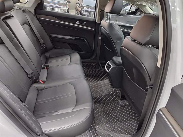 Kia K5 2025 2025款 1.5T 豪华版