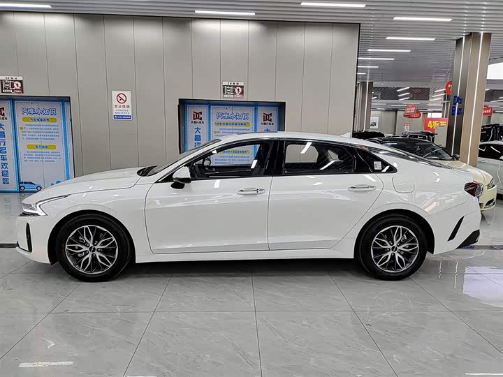 Kia K5 2025 2025款 1.5T 豪华版