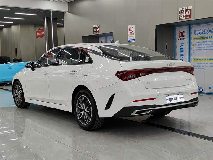 Kia K5 2025 2025款 1.5T 豪华版