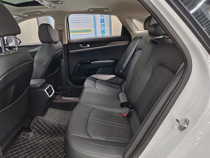 Kia K5 2025 2025款 1.5T 豪华版