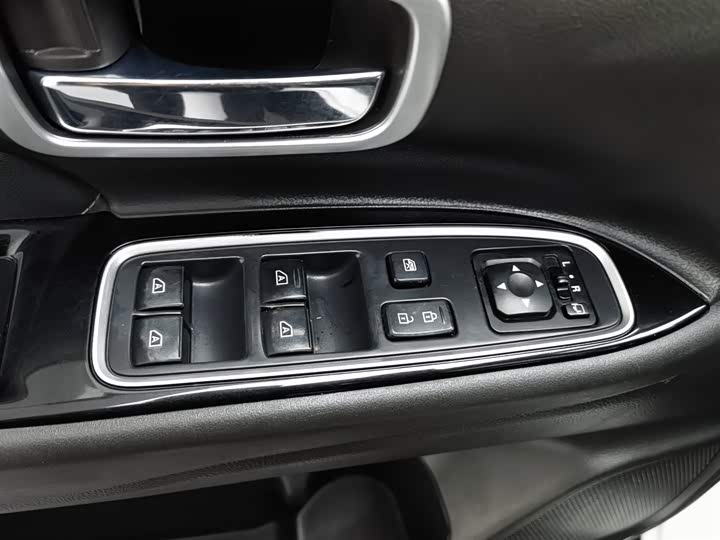 Mitsubishi Outlander 2021 2021款 2.4L 四驱曜动版 5座