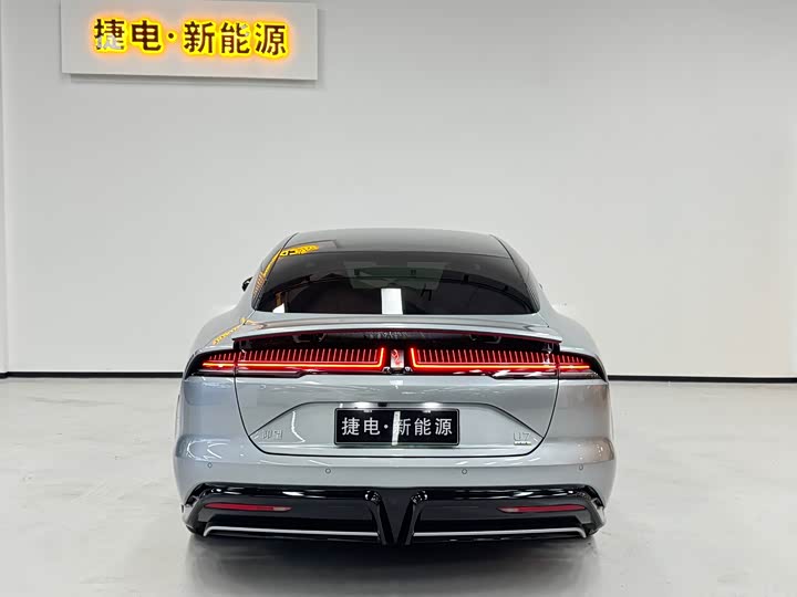 BYD Yangwang U7 2025 2025款 EV 五座豪华版