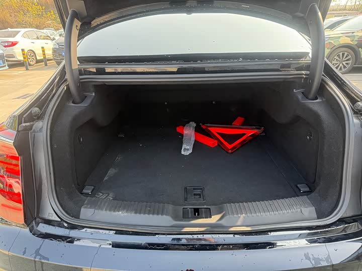 Hongqi H9 2024 2024款 2.0T 旗享 私享风尚版