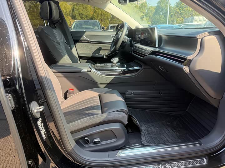 Hongqi H9 2024 2024款 2.0T 旗享 私享风尚版