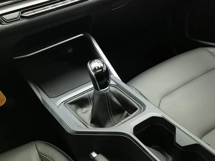 Geely Emgrand 2025 2025款 第4代 1.5L 手动龙腾版