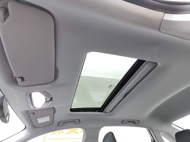 Geely Emgrand 2025 2025款 第4代 1.5L 手动龙腾版