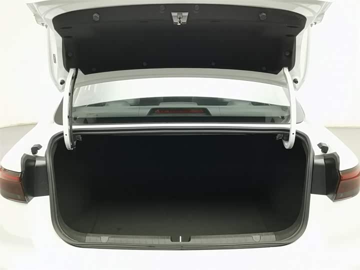 Geely Emgrand 2025 2025款 第4代 1.5L 手动龙腾版