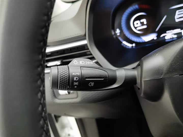 Geely Emgrand 2025 2025款 第4代 1.5L 手动龙腾版